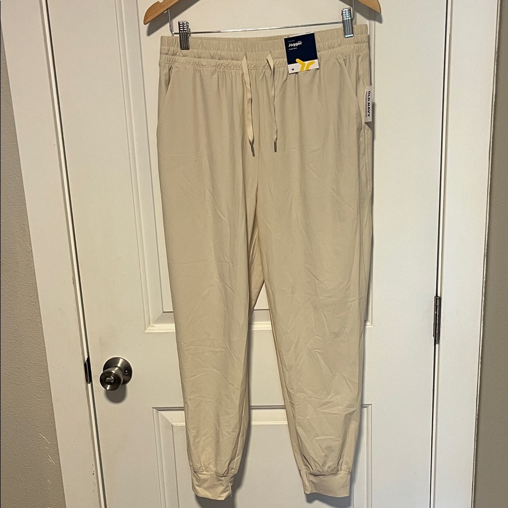 Old Navy High-Waisted Sleektech Joggers in Wishbone